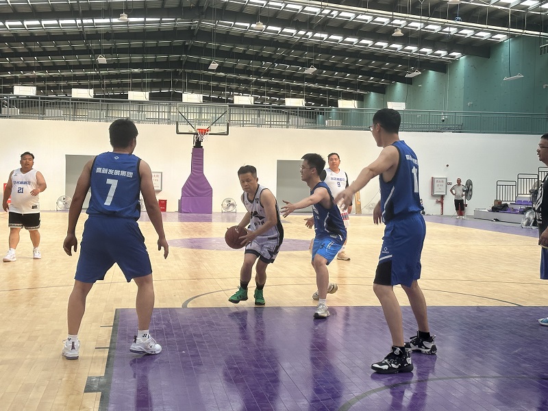 1715680289453641.jpg 篮球比赛进行中1.jpg