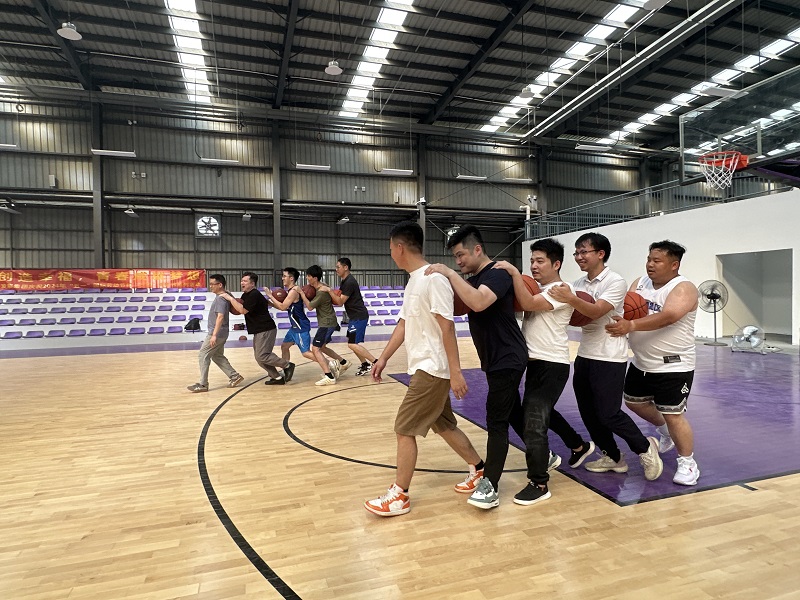 1715680312422572.jpg 篮球比赛进行中2.jpg