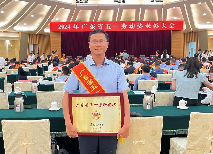 1716013213341371.jpg 周远同志在表彰大会现场.jpg