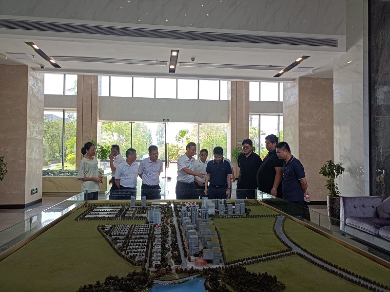 1725962473138902.jpg 8.19深圳易天公司到高新科技产业园考察.jpg