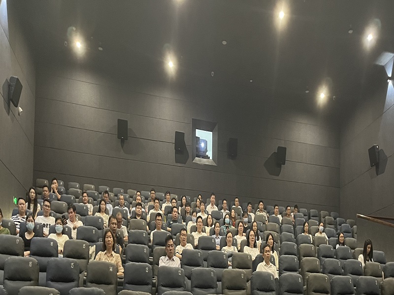 1727780567238525.jpg 观影现场合照.jpg