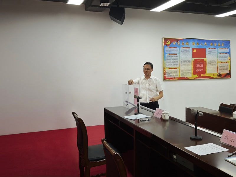 1751536079671726.jpg 周远同志带头捐款.jpg