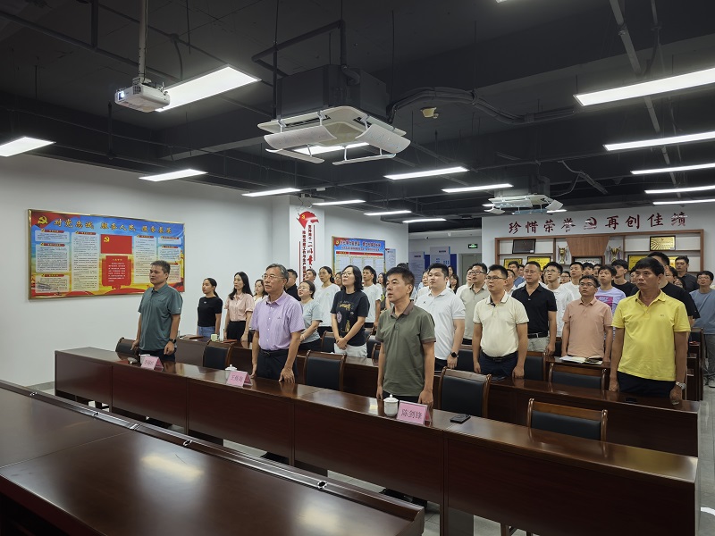 1756892266899794.jpg 全体员工齐唱国歌.jpg